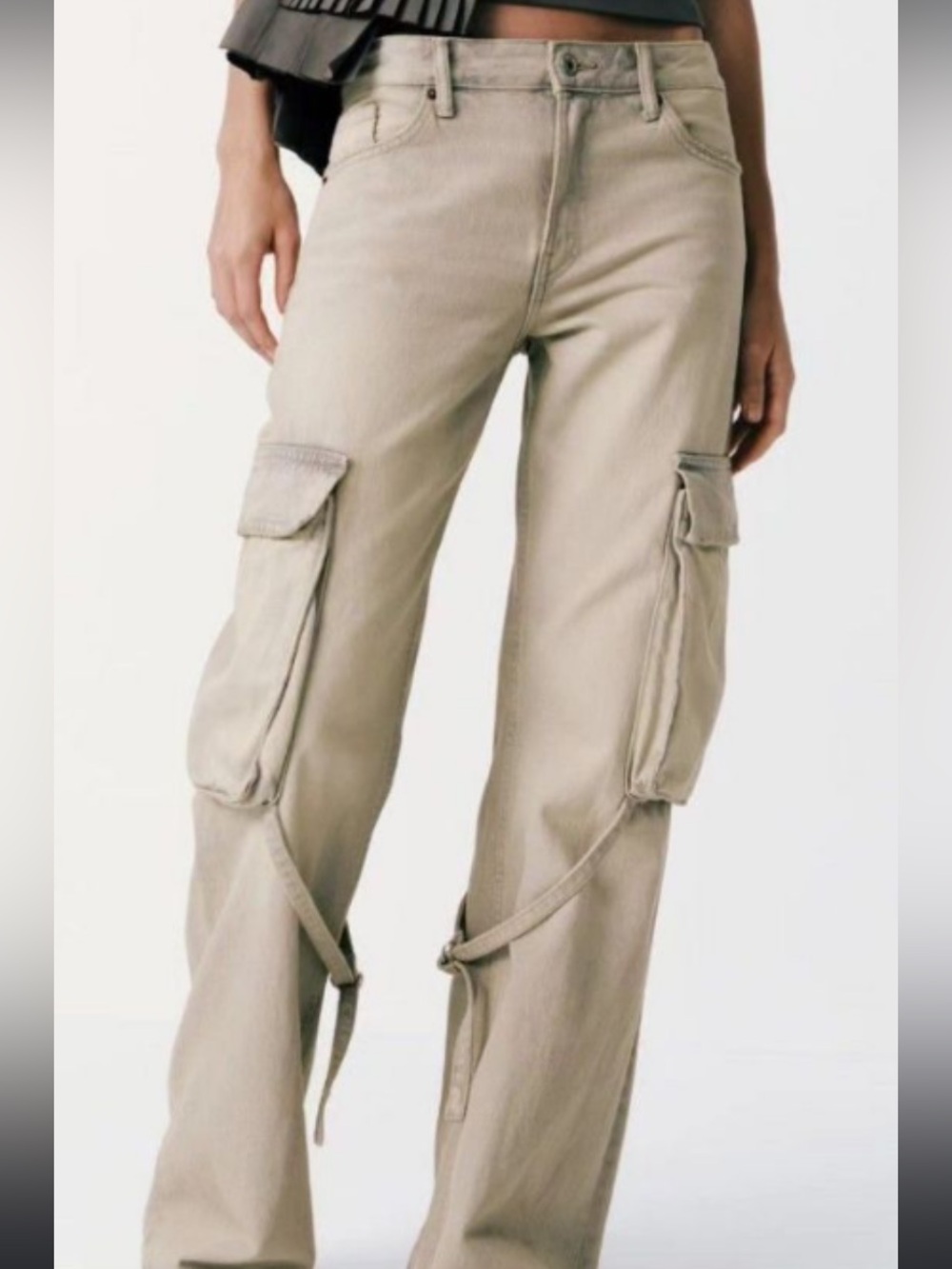 Zara Mid-Rise TRF Cargo Jeans